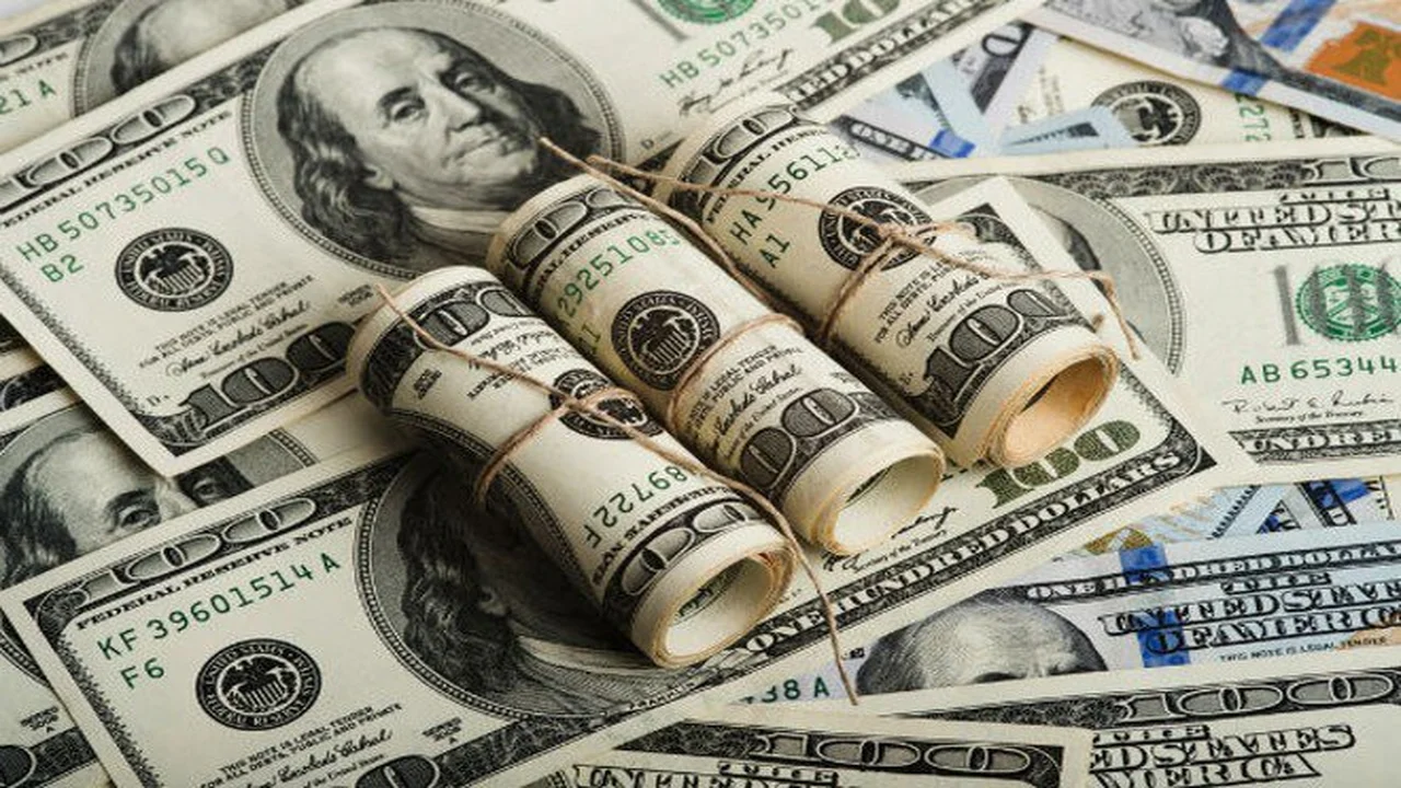 استقرار أسعار صرف الدولار في البنوك مع بداية التعاملات اليومية للعملات